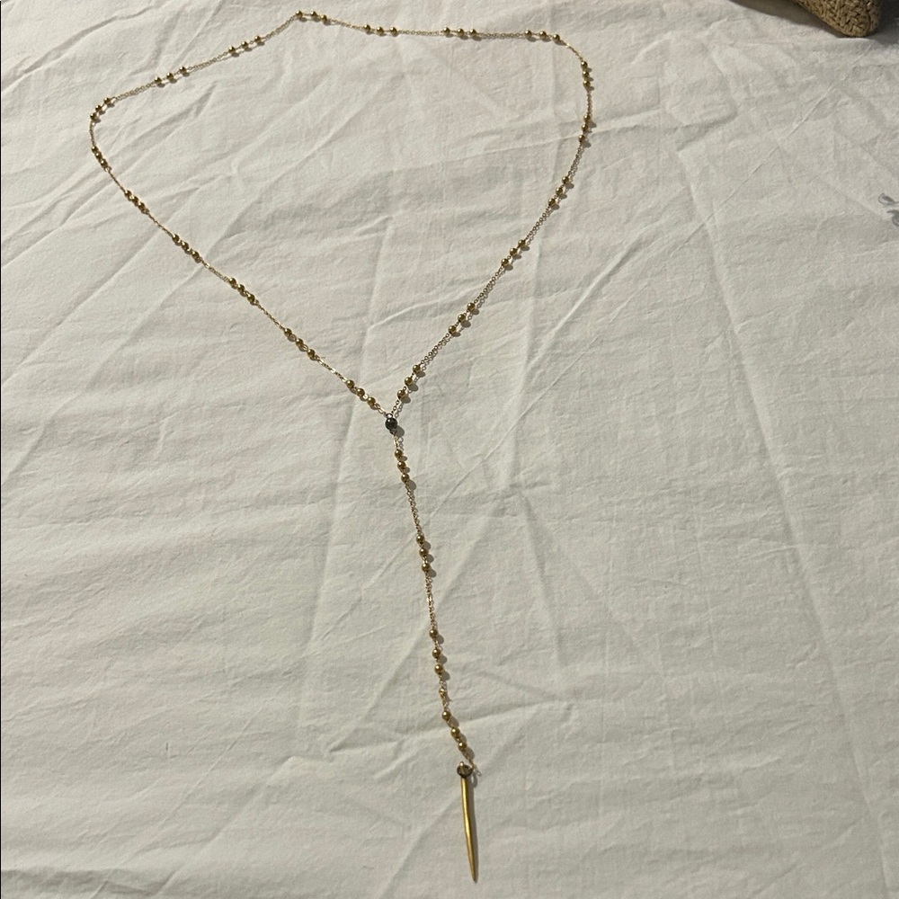 Elegant Gold Necklace with Pendant